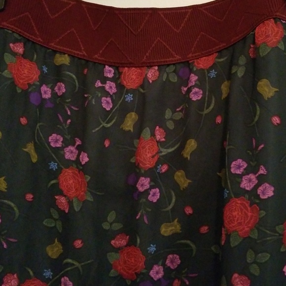 Lularoe Lola - Picture 1 of 3